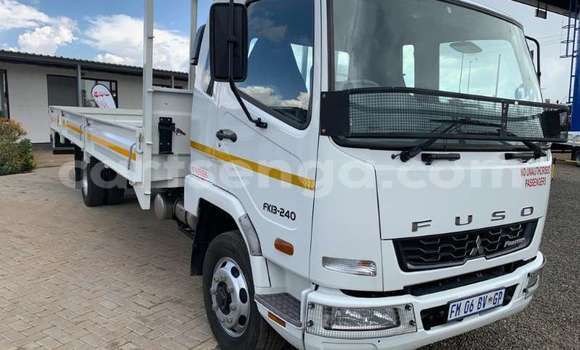 Buy Used Mitsubishi L400 White Truck in Ezulwini in Hhohho