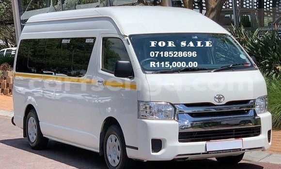 Nunua Ilio tumika Toyota HiAce White Lori ndani ya Import - Dubai nchini Hhohho Nunua Ilio tumika Toyota HiAce White Lori ndani ya Import - Dubai nchini Hhohho