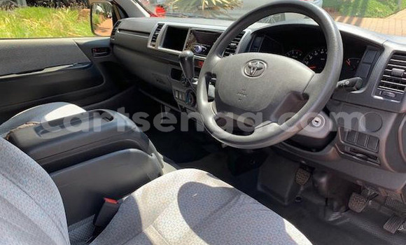 Nunua Ilio tumika Toyota HiAce White Lori ndani ya Import - Dubai nchini Hhohho Nunua Ilio tumika Toyota HiAce White Lori ndani ya Import - Dubai nchini Hhohho