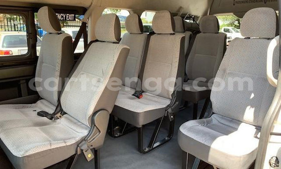 Nunua Ilio tumika Toyota HiAce White Lori ndani ya Import - Dubai nchini Hhohho Nunua Ilio tumika Toyota HiAce White Lori ndani ya Import - Dubai nchini Hhohho