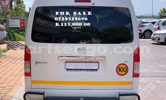 Nunua Ilio tumika Toyota HiAce White Lori ndani ya Import - Dubai nchini Hhohho Nunua Ilio tumika Toyota HiAce White Lori ndani ya Import - Dubai nchini Hhohho