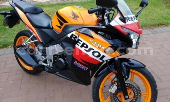 Nunua Ilio tumika Honda CBR Black Bike ndani ya Manzini nchini Manzini Nunua Ilio tumika Honda CBR Black Bike ndani ya Manzini nchini Manzini