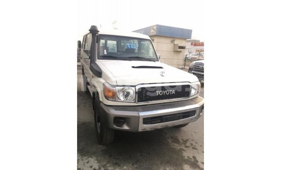 Buy Import Toyota Land Cruiser White Car in Import - Dubai in Hhohho Buy Import Toyota Land Cruiser White Car in Import - Dubai in Hhohho