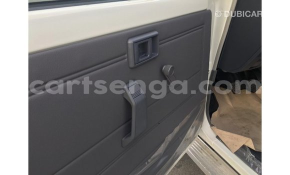 Buy Import Toyota Land Cruiser White Car in Import - Dubai in Hhohho Buy Import Toyota Land Cruiser White Car in Import - Dubai in Hhohho