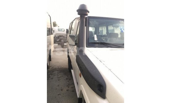 Buy Import Toyota Land Cruiser White Car in Import - Dubai in Hhohho Buy Import Toyota Land Cruiser White Car in Import - Dubai in Hhohho
