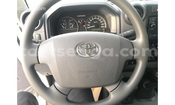 Buy Import Toyota Land Cruiser White Car in Import - Dubai in Hhohho Buy Import Toyota Land Cruiser White Car in Import - Dubai in Hhohho