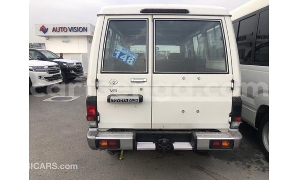 Buy Import Toyota Land Cruiser White Car in Import - Dubai in Hhohho Buy Import Toyota Land Cruiser White Car in Import - Dubai in Hhohho