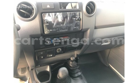 Buy Import Toyota Land Cruiser White Car in Import - Dubai in Hhohho Buy Import Toyota Land Cruiser White Car in Import - Dubai in Hhohho