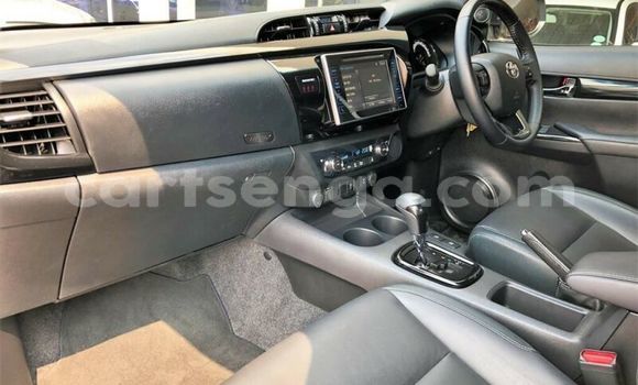 Buy Used Toyota Hilux Silver Car in Ezulwini in Hhohho Buy Used Toyota Hilux Silver Car in Ezulwini in Hhohho
