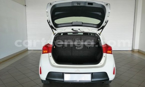 Medium with watermark 2013 toyota auris 2