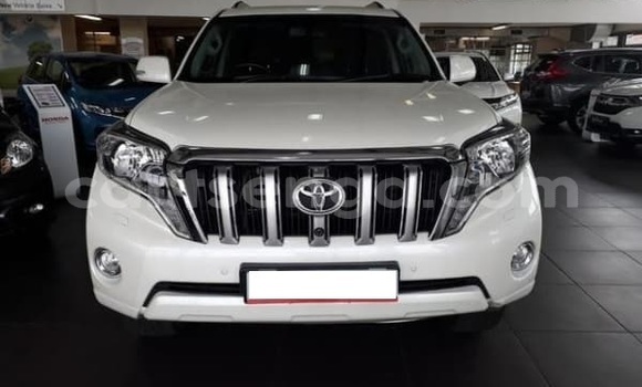 Nunua Ilio tumika Toyota Land Cruiser Prado White Gari ndani ya Mbabane nchini Manzini Nunua Ilio tumika Toyota Land Cruiser Prado White Gari ndani ya Mbabane nchini Manzini