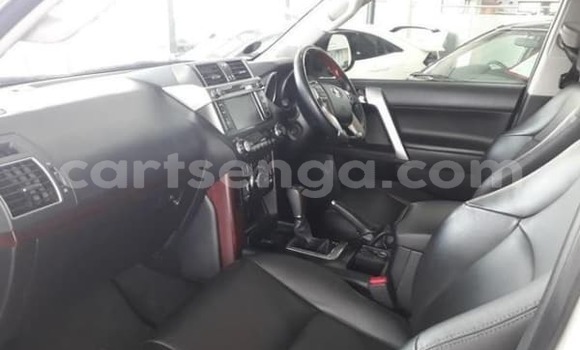 Nunua Ilio tumika Toyota Land Cruiser Prado White Gari ndani ya Mbabane nchini Manzini Nunua Ilio tumika Toyota Land Cruiser Prado White Gari ndani ya Mbabane nchini Manzini