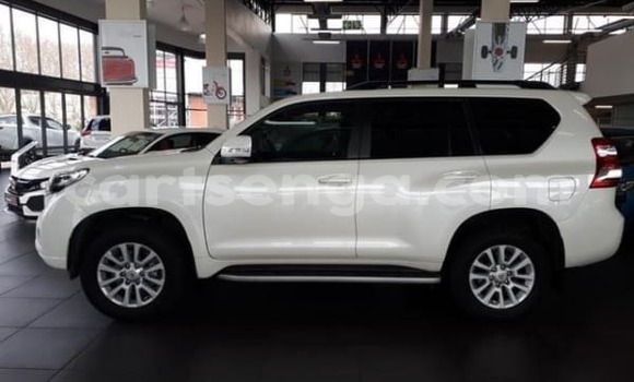 Nunua Ilio tumika Toyota Land Cruiser Prado White Gari ndani ya Mbabane nchini Manzini Nunua Ilio tumika Toyota Land Cruiser Prado White Gari ndani ya Mbabane nchini Manzini