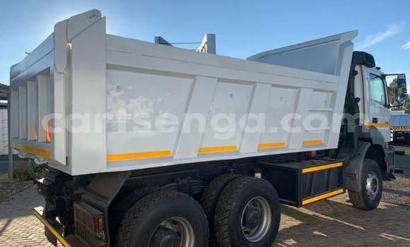 Buy Used Mercedes‒Benz 3331 White Truck in Bhunya in Manzini Buy Used Mercedes‒Benz 3331 White Truck in Bhunya in Manzini