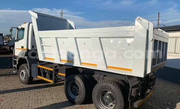 Buy Used Mercedes‒Benz 3331 White Truck in Bhunya in Manzini Buy Used Mercedes‒Benz 3331 White Truck in Bhunya in Manzini