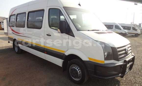 Buy Used Volkswagen Caravelle White Car in Bhunya in Manzini Buy Used Volkswagen Caravelle White Car in Bhunya in Manzini