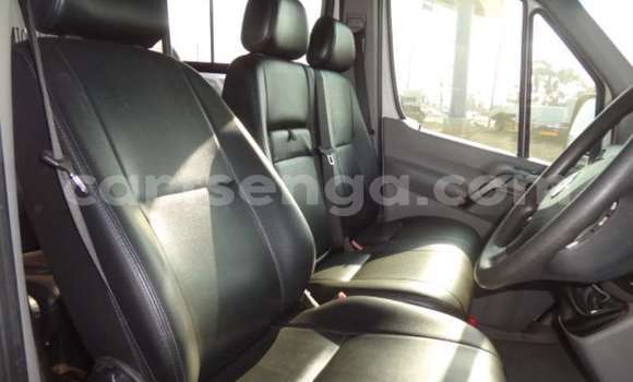 Buy Used Volkswagen Caravelle White Car in Bhunya in Manzini Buy Used Volkswagen Caravelle White Car in Bhunya in Manzini