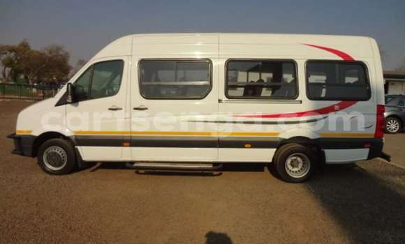 Buy Used Volkswagen Caravelle White Car in Bhunya in Manzini Buy Used Volkswagen Caravelle White Car in Bhunya in Manzini