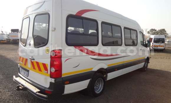 Buy Used Volkswagen Caravelle White Car in Bhunya in Manzini Buy Used Volkswagen Caravelle White Car in Bhunya in Manzini