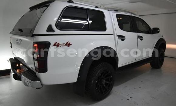 Nunua Ilio tumika Isuzu KB White Gari ndani ya Ngwenya nchini Hhohho Nunua Ilio tumika Isuzu KB White Gari ndani ya Ngwenya nchini Hhohho