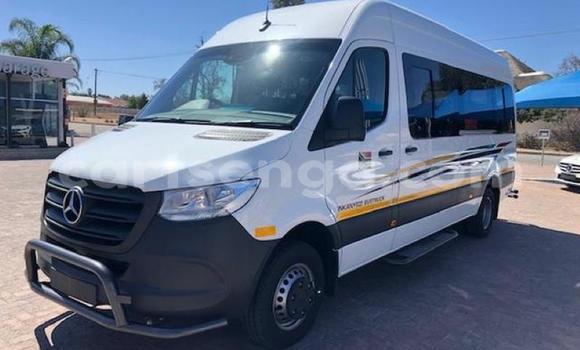 Buy Used Mercedes‒Benz R–Class White Car in Import - Dubai in Hhohho Buy Used Mercedes‒Benz R–Class White Car in Import - Dubai in Hhohho