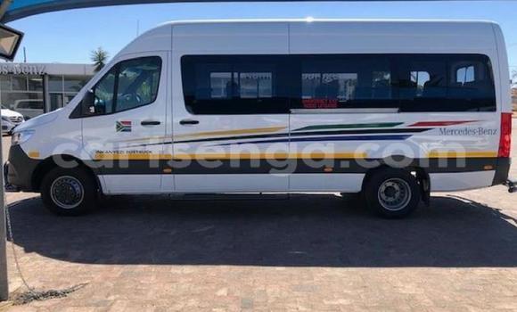 Buy Used Mercedes‒Benz R–Class White Car in Import - Dubai in Hhohho Buy Used Mercedes‒Benz R–Class White Car in Import - Dubai in Hhohho