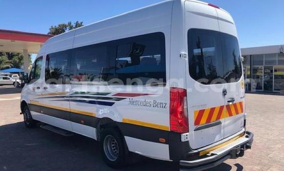 Buy Used Mercedes‒Benz R–Class White Car in Import - Dubai in Hhohho Buy Used Mercedes‒Benz R–Class White Car in Import - Dubai in Hhohho