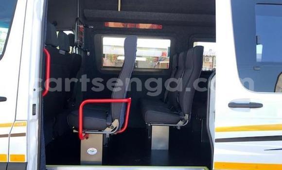 Buy Used Mercedes‒Benz R–Class White Car in Import - Dubai in Hhohho Buy Used Mercedes‒Benz R–Class White Car in Import - Dubai in Hhohho