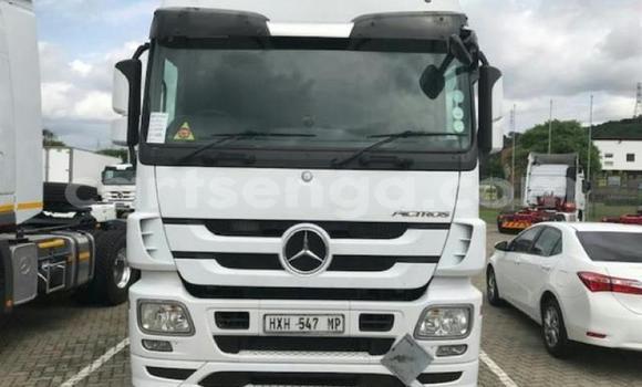 Buy Used Iveco Trakker 440 White Truck in Import - Dubai in Hhohho Buy Used Iveco Trakker 440 White Truck in Import - Dubai in Hhohho