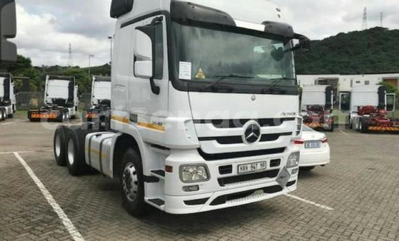 Buy Used Iveco Trakker 440 White Truck in Import - Dubai in Hhohho Buy Used Iveco Trakker 440 White Truck in Import - Dubai in Hhohho
