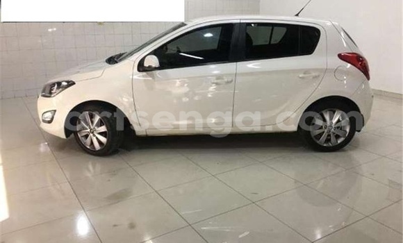 Nunua Ilio tumika Kia Cerato White Gari ndani ya Manzini nchini Manzini Nunua Ilio tumika Kia Cerato White Gari ndani ya Manzini nchini Manzini