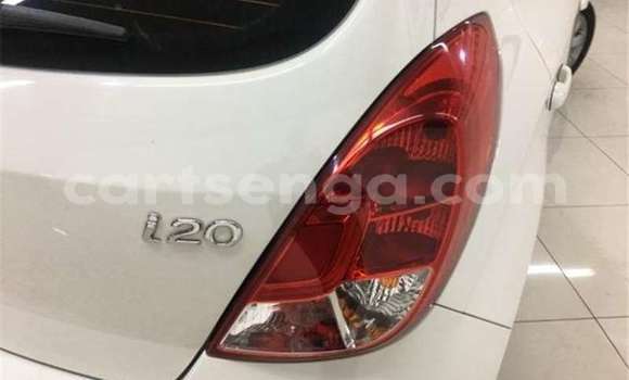 Nunua Ilio tumika Kia Cerato White Gari ndani ya Manzini nchini Manzini Nunua Ilio tumika Kia Cerato White Gari ndani ya Manzini nchini Manzini