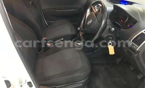 Nunua Ilio tumika Kia Cerato White Gari ndani ya Manzini nchini Manzini Nunua Ilio tumika Kia Cerato White Gari ndani ya Manzini nchini Manzini