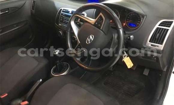 Nunua Ilio tumika Kia Cerato White Gari ndani ya Manzini nchini Manzini Nunua Ilio tumika Kia Cerato White Gari ndani ya Manzini nchini Manzini