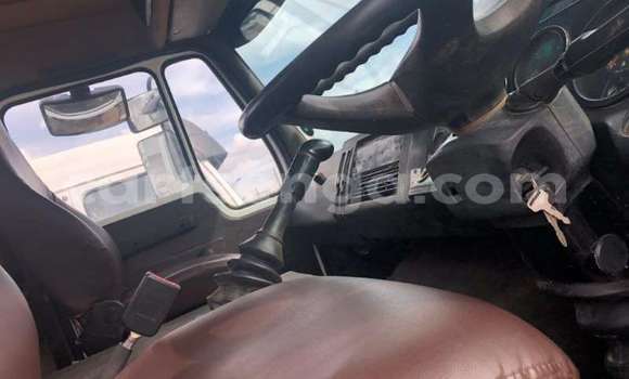 Nunua Ilio tumika Iveco Trakker 440 White Lori ndani ya Manzini nchini Manzini Nunua Ilio tumika Iveco Trakker 440 White Lori ndani ya Manzini nchini Manzini