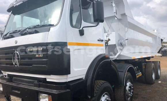 Nunua Ilio tumika Iveco Trakker 440 White Lori ndani ya Manzini nchini Manzini Nunua Ilio tumika Iveco Trakker 440 White Lori ndani ya Manzini nchini Manzini