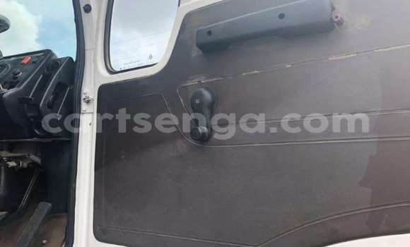 Nunua Ilio tumika Iveco Trakker 440 White Lori ndani ya Manzini nchini Manzini Nunua Ilio tumika Iveco Trakker 440 White Lori ndani ya Manzini nchini Manzini