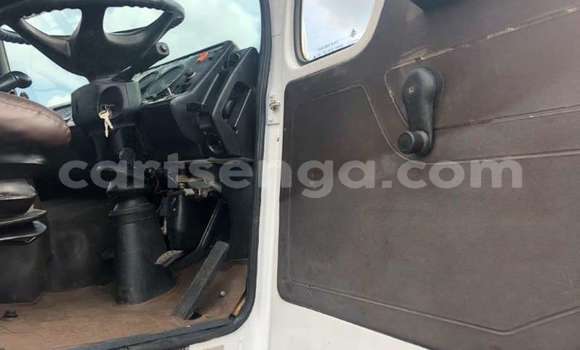 Nunua Ilio tumika Iveco Trakker 440 White Lori ndani ya Manzini nchini Manzini Nunua Ilio tumika Iveco Trakker 440 White Lori ndani ya Manzini nchini Manzini