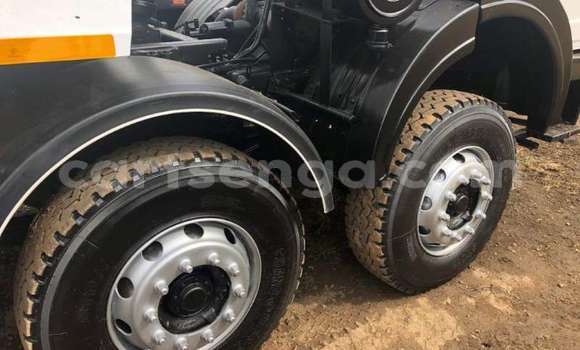 Nunua Ilio tumika Iveco Trakker 440 White Lori ndani ya Manzini nchini Manzini Nunua Ilio tumika Iveco Trakker 440 White Lori ndani ya Manzini nchini Manzini