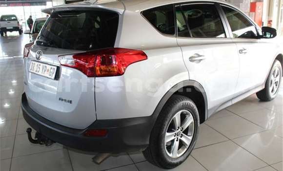 Nunua Ilio tumika Toyota RAV4 White Gari ndani ya Manzini nchini Manzini Nunua Ilio tumika Toyota RAV4 White Gari ndani ya Manzini nchini Manzini