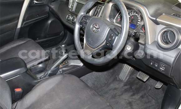 Nunua Ilio tumika Toyota RAV4 White Gari ndani ya Manzini nchini Manzini Nunua Ilio tumika Toyota RAV4 White Gari ndani ya Manzini nchini Manzini