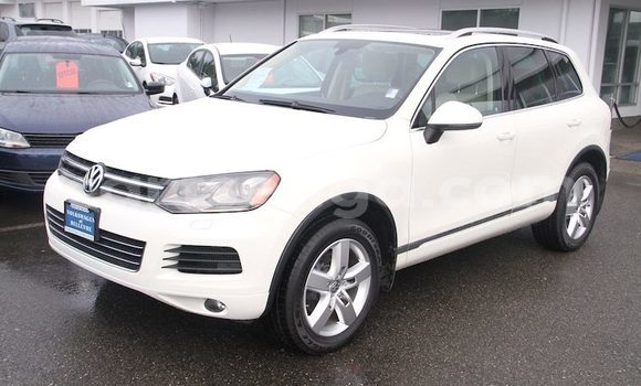 Buy Used Volkswagen Touareg White Car in Kwaluseni in Manzini Buy Used Volkswagen Touareg White Car in Kwaluseni in Manzini