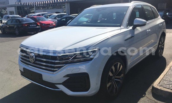 Acheter Occasion Voiture Volkswagen Touran Blanc à Malkerns, Manzini Acheter Occasion Voiture Volkswagen Touran Blanc à Malkerns, Manzini