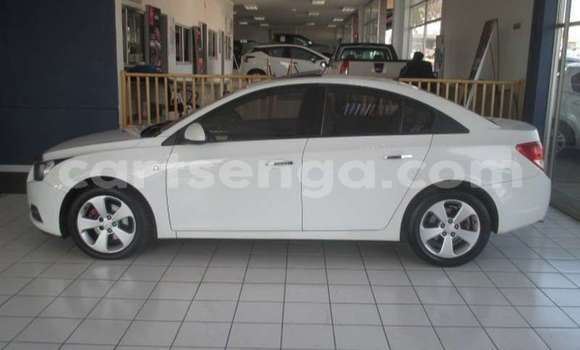 Buy Used Chevrolet Cruze White Car in Ezulwini in Hhohho Buy Used Chevrolet Cruze White Car in Ezulwini in Hhohho