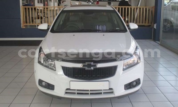 Buy Used Chevrolet Cruze White Car in Ezulwini in Hhohho Buy Used Chevrolet Cruze White Car in Ezulwini in Hhohho