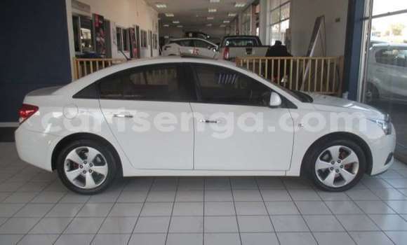 Buy Used Chevrolet Cruze White Car in Ezulwini in Hhohho Buy Used Chevrolet Cruze White Car in Ezulwini in Hhohho
