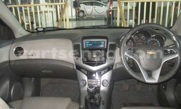 Buy Used Chevrolet Cruze White Car in Ezulwini in Hhohho Buy Used Chevrolet Cruze White Car in Ezulwini in Hhohho