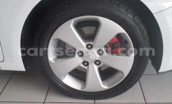 Buy Used Chevrolet Cruze White Car in Ezulwini in Hhohho Buy Used Chevrolet Cruze White Car in Ezulwini in Hhohho