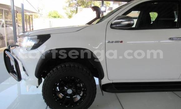 Acheter Occasion Voiture Toyota Hilux Blanc à Mbabane, Manzini Acheter Occasion Voiture Toyota Hilux Blanc à Mbabane, Manzini