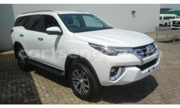 Buy Used Toyota Fortuner White Car in Matsapha in Manzini Buy Used Toyota Fortuner White Car in Matsapha in Manzini
